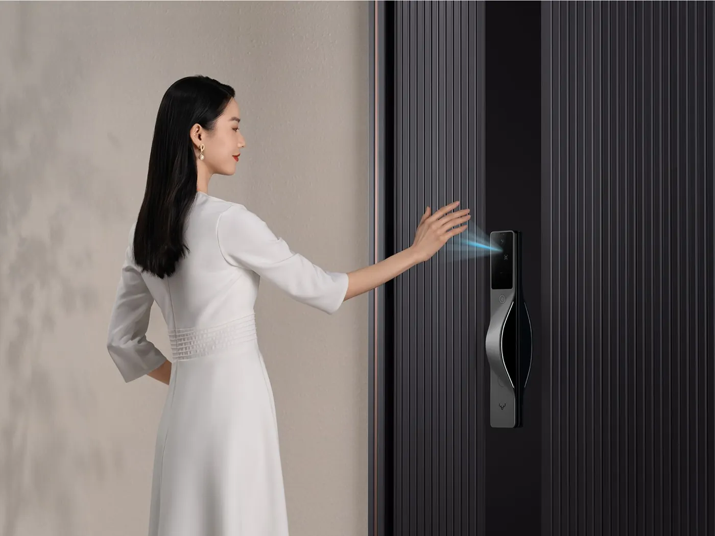 Woman unlocking a Lockin mortise lock with her palm